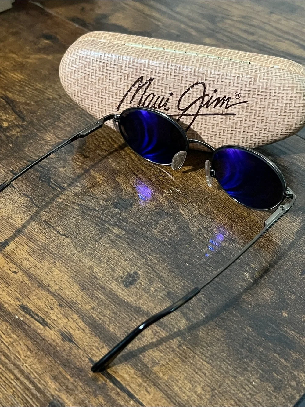 Maui Jim Black Oval Polarized Sunglasses with Tan Case MJ 146-19